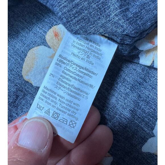 J. CREW Short Sleeved Button up collared shirt, size XL, Hawaiian Blue Flower - Picture 7 of 8